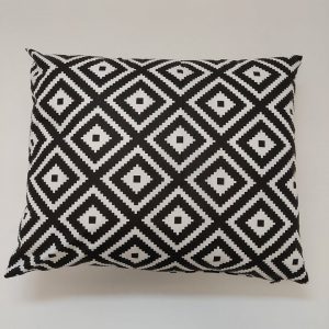 Fekete-fehér mintás 40x50cm párnahuzat